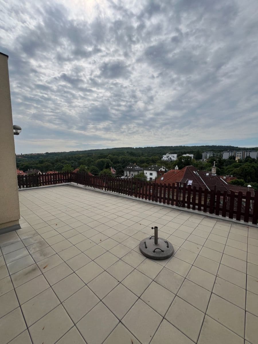 Prenájom bytu 1-izbový 55 m², Pod Homolkou, Praha, Praha Prenájom bytu 1-izbový 55 m², Pod Homolkou, Praha, Praha