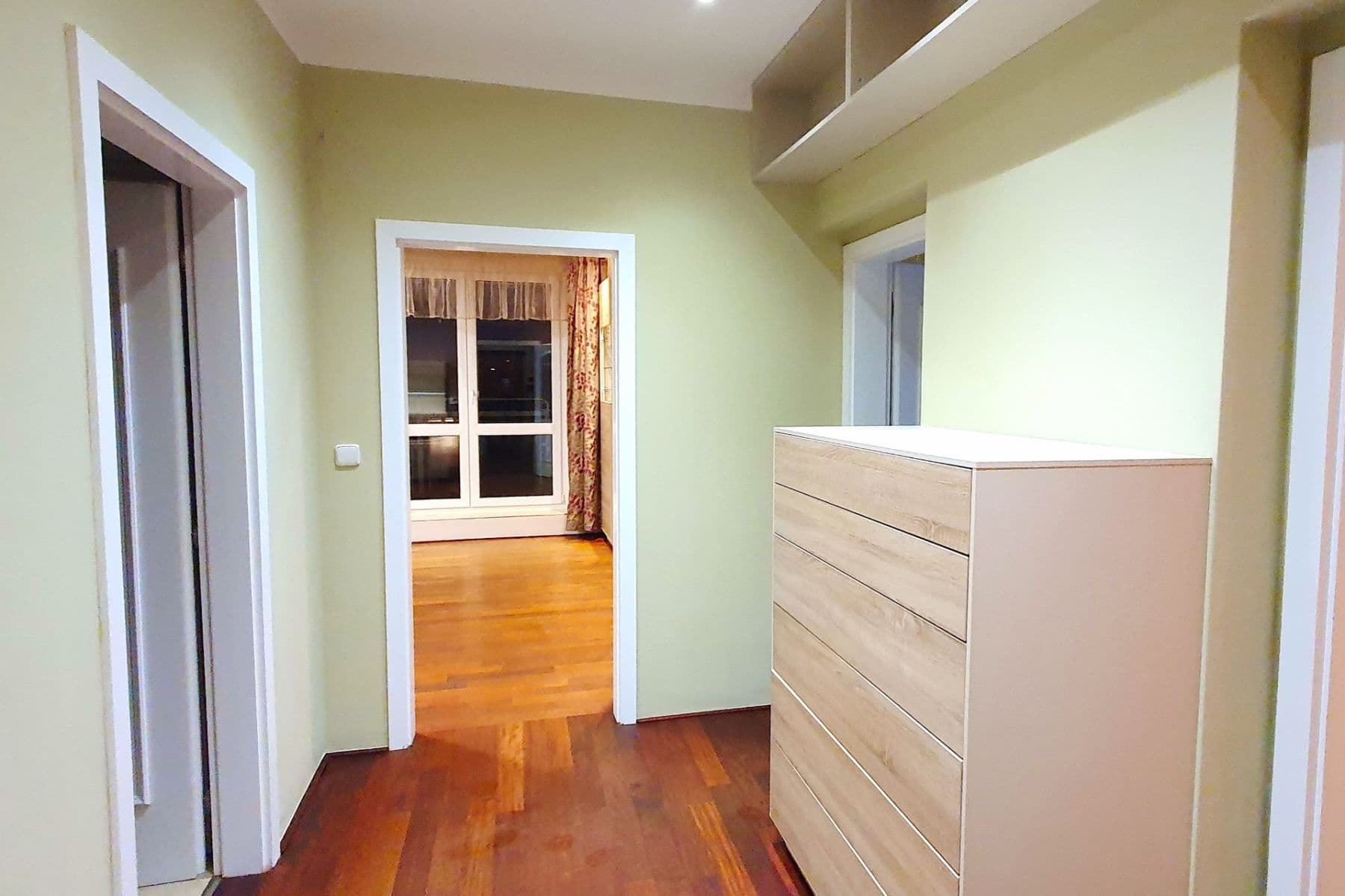Prenájom bytu 4-izbový 116 m², U Kříže, Praha, Praha Prenájom bytu 4-izbový 116 m², U Kříže, Praha, Praha