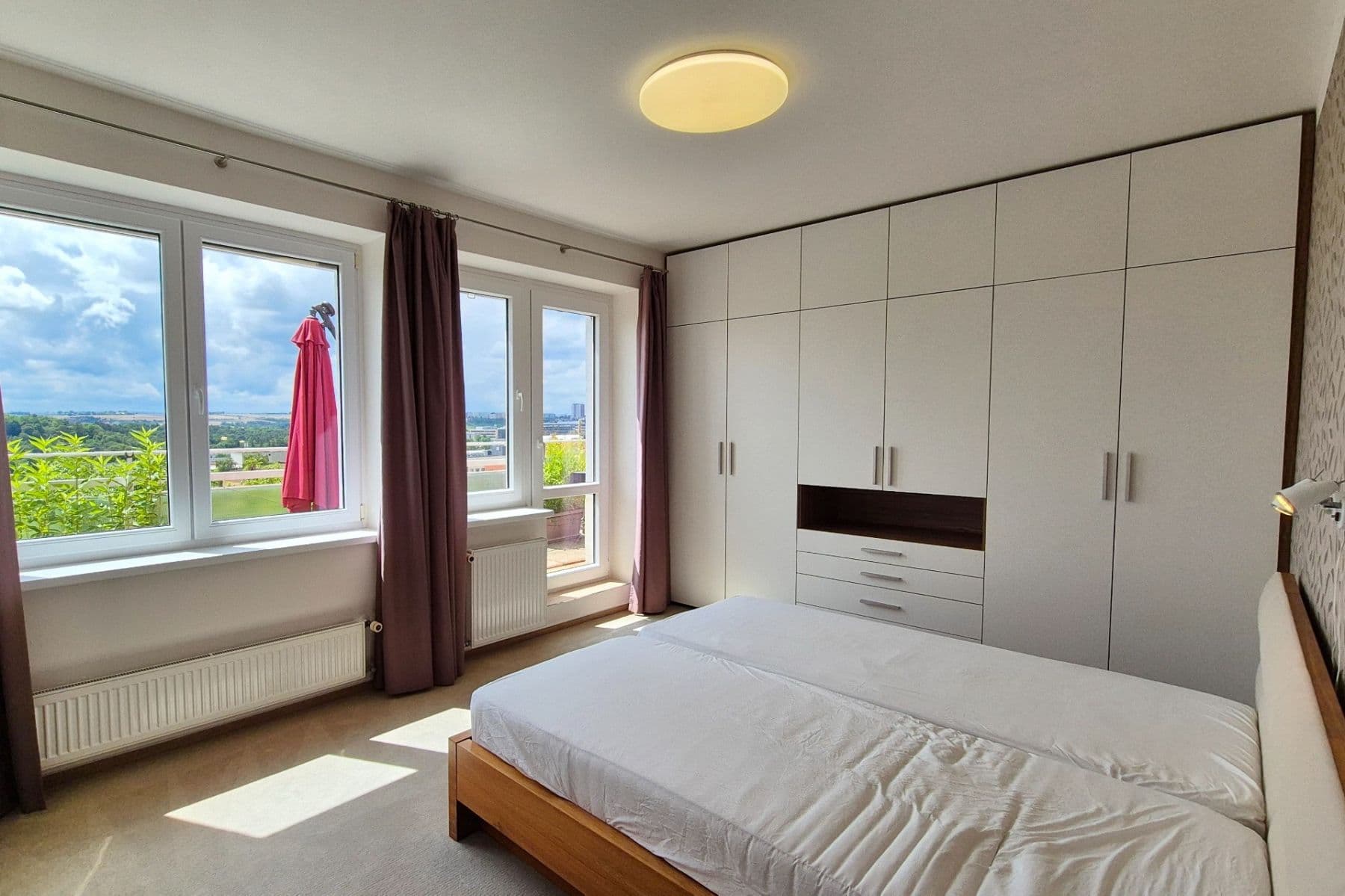 Prenájom bytu 4-izbový 116 m², U Kříže, Praha, Praha Prenájom bytu 4-izbový 116 m², U Kříže, Praha, Praha