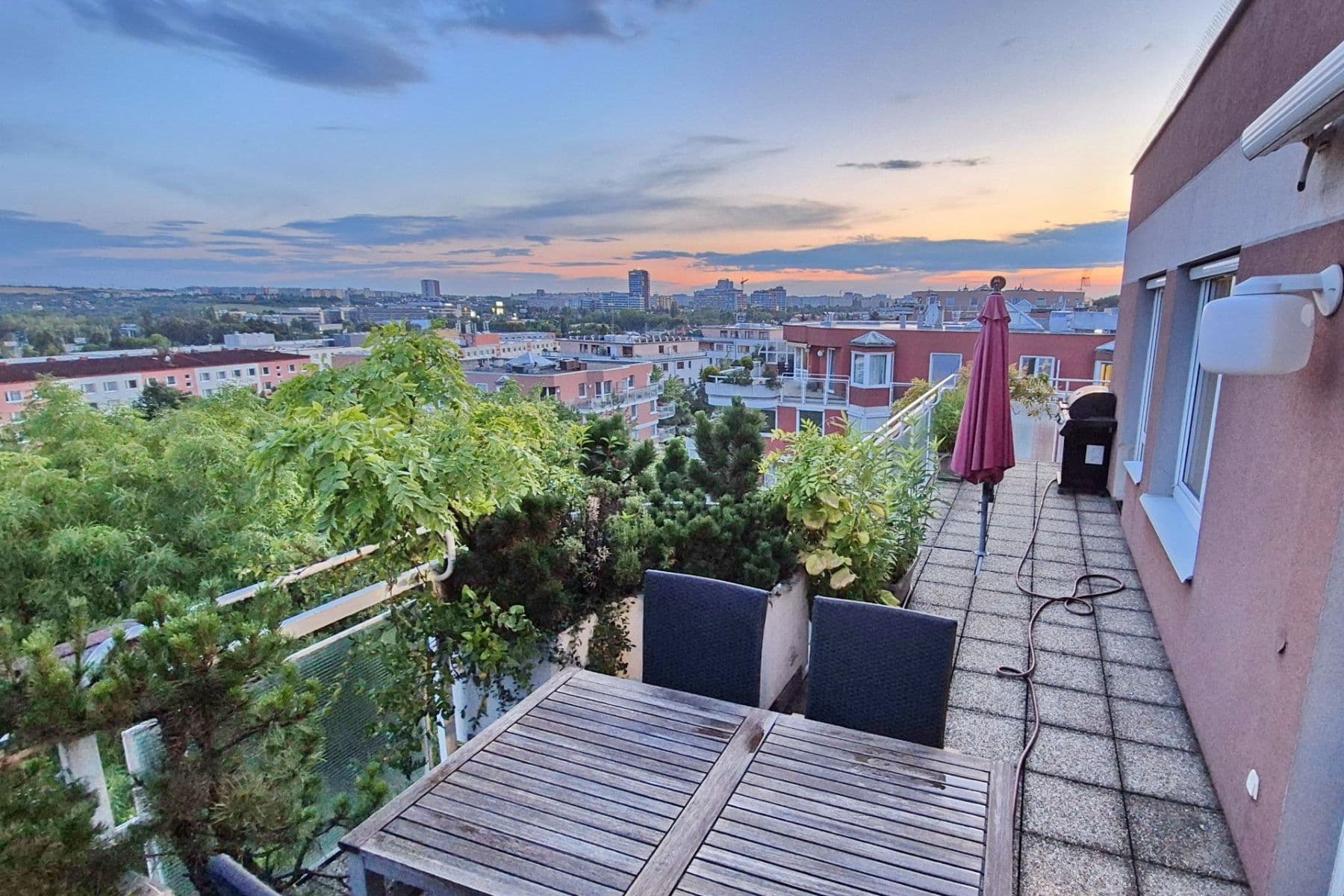 Prenájom bytu 4-izbový 116 m², U Kříže, Praha, Praha Prenájom bytu 4-izbový 116 m², U Kříže, Praha, Praha
