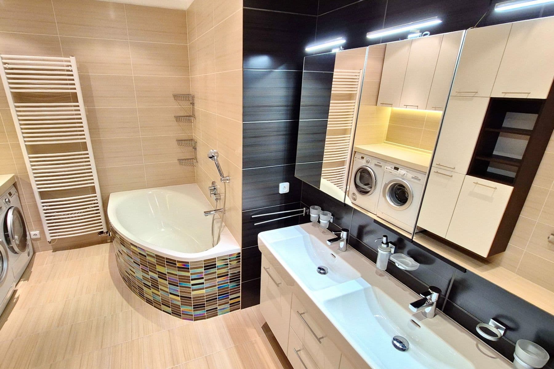 Prenájom bytu 4-izbový 116 m², U Kříže, Praha, Praha Prenájom bytu 4-izbový 116 m², U Kříže, Praha, Praha