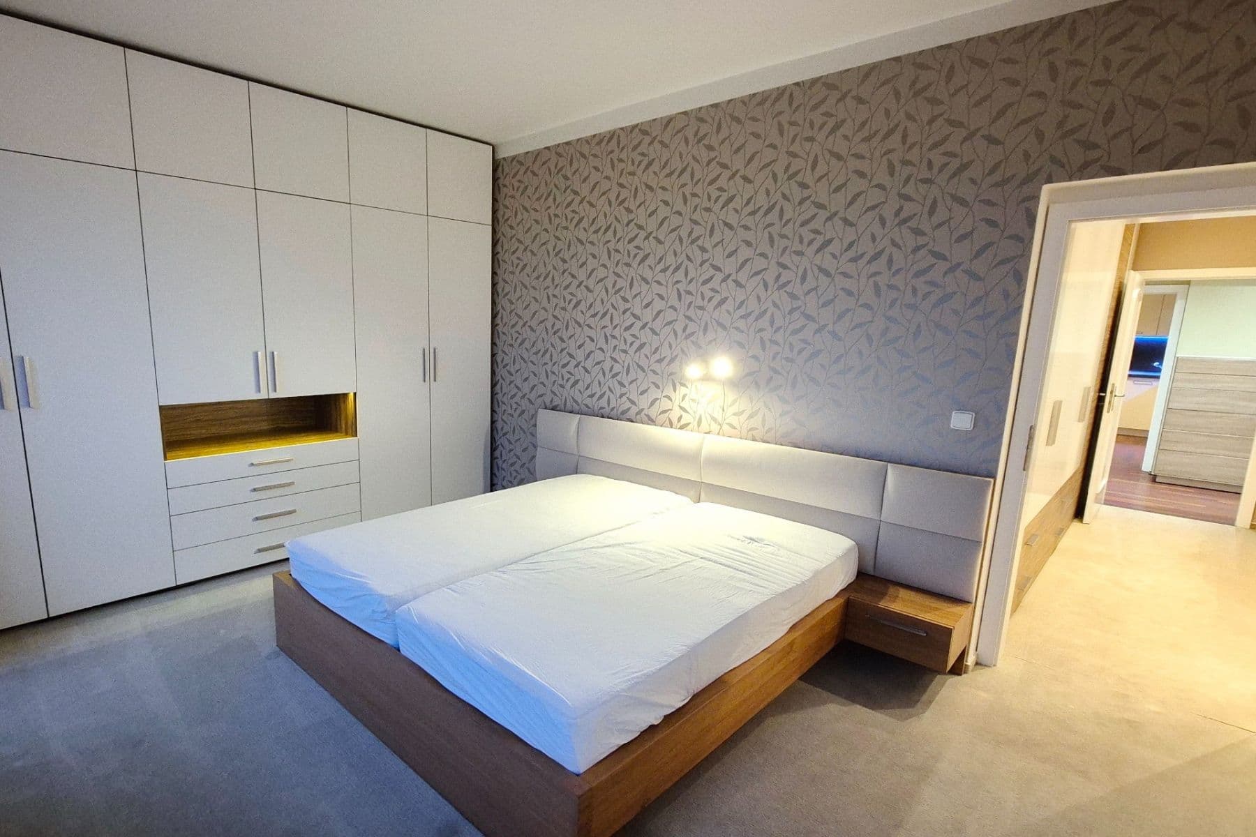 Prenájom bytu 4-izbový 116 m², U Kříže, Praha, Praha Prenájom bytu 4-izbový 116 m², U Kříže, Praha, Praha