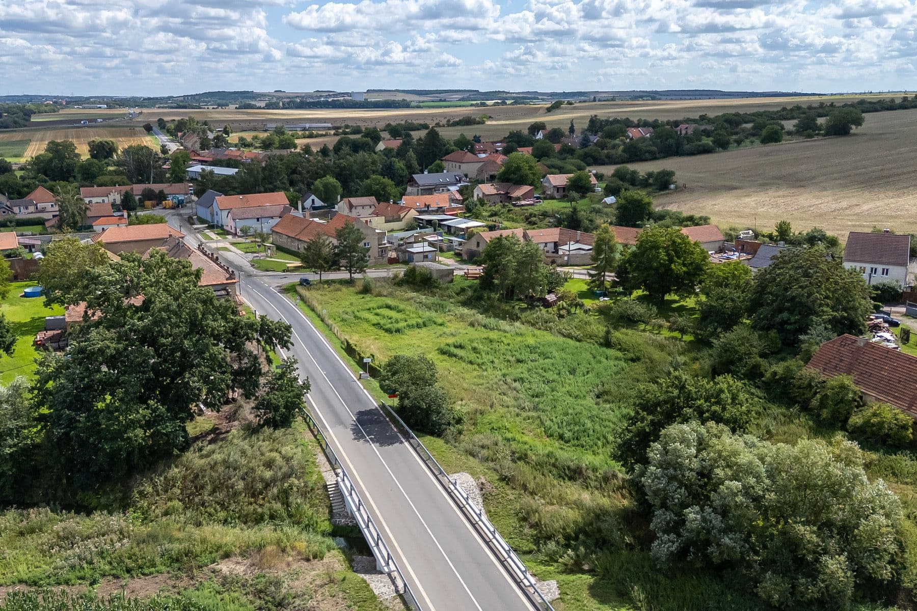 Predaj pozemku 1.161 m², Ješín, Velvary, Středočeský kraj Predaj pozemku 1.161 m², Ješín, Velvary, Středočeský kraj