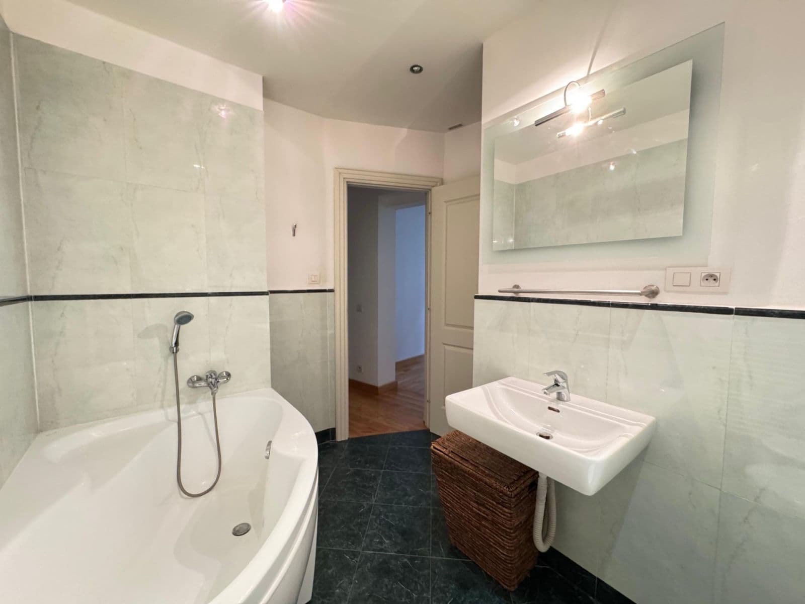 Predaj bytu 3-izbový 75 m², Petrská, Praha, Praha Predaj bytu 3-izbový 75 m², Petrská, Praha, Praha