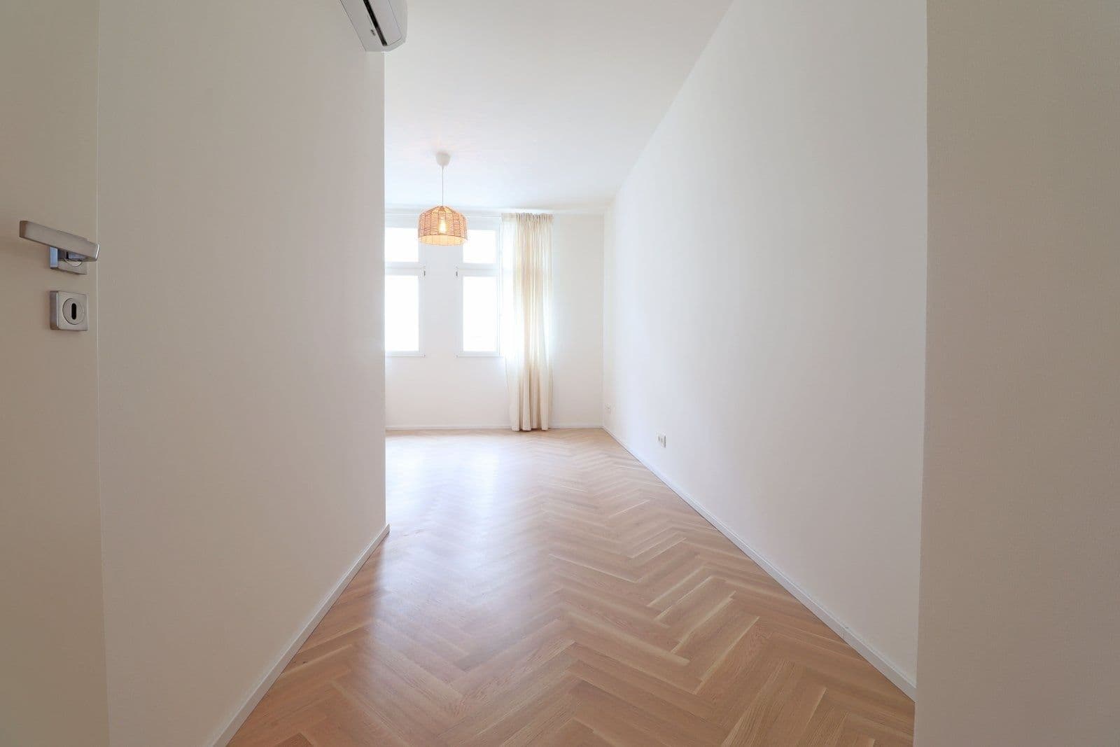 Prenájom bytu 3-izbový 75 m², Křižíkova, Praha, Praha Prenájom bytu 3-izbový 75 m², Křižíkova, Praha, Praha
