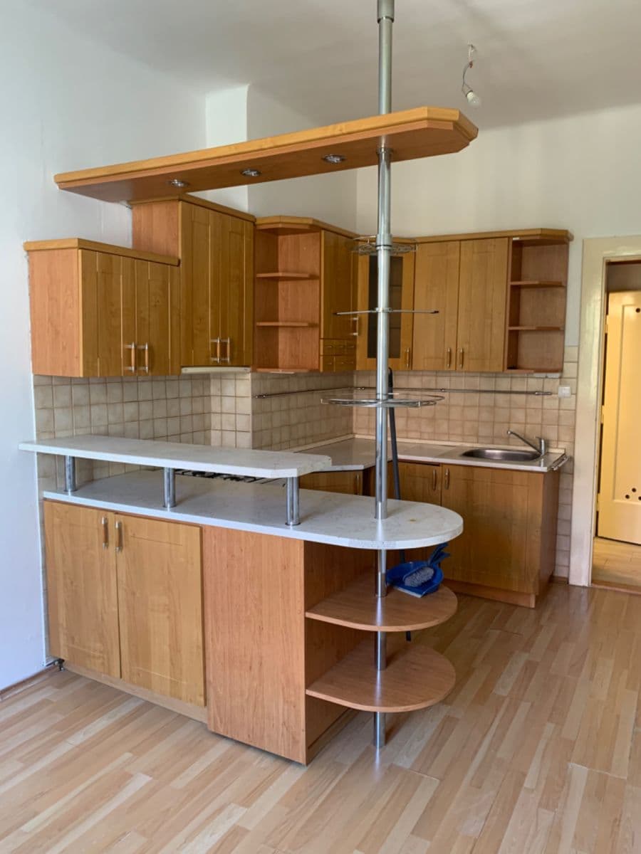 Prenájom bytu 2-izbový 54 m², 28. pluku, Praha, Praha Prenájom bytu 2-izbový 54 m², 28. pluku, Praha, Praha