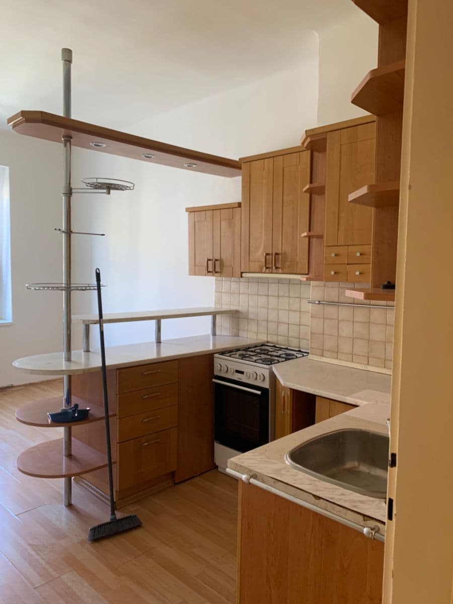 Prenájom bytu 2-izbový 54 m², 28. pluku, Praha, Praha Prenájom bytu 2-izbový 54 m², 28. pluku, Praha, Praha