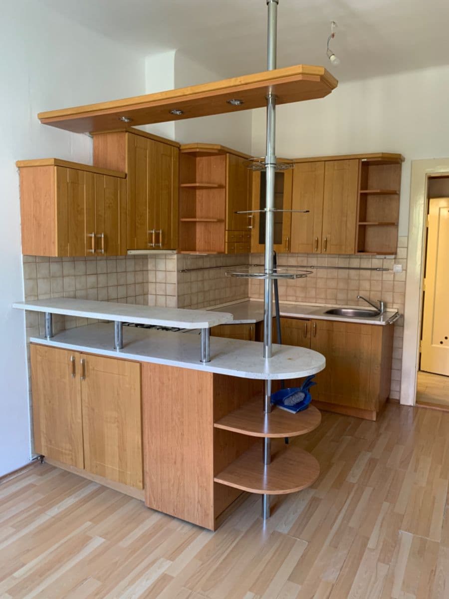 Prenájom bytu 2-izbový 54 m², 28. pluku, Praha, Praha Prenájom bytu 2-izbový 54 m², 28. pluku, Praha, Praha