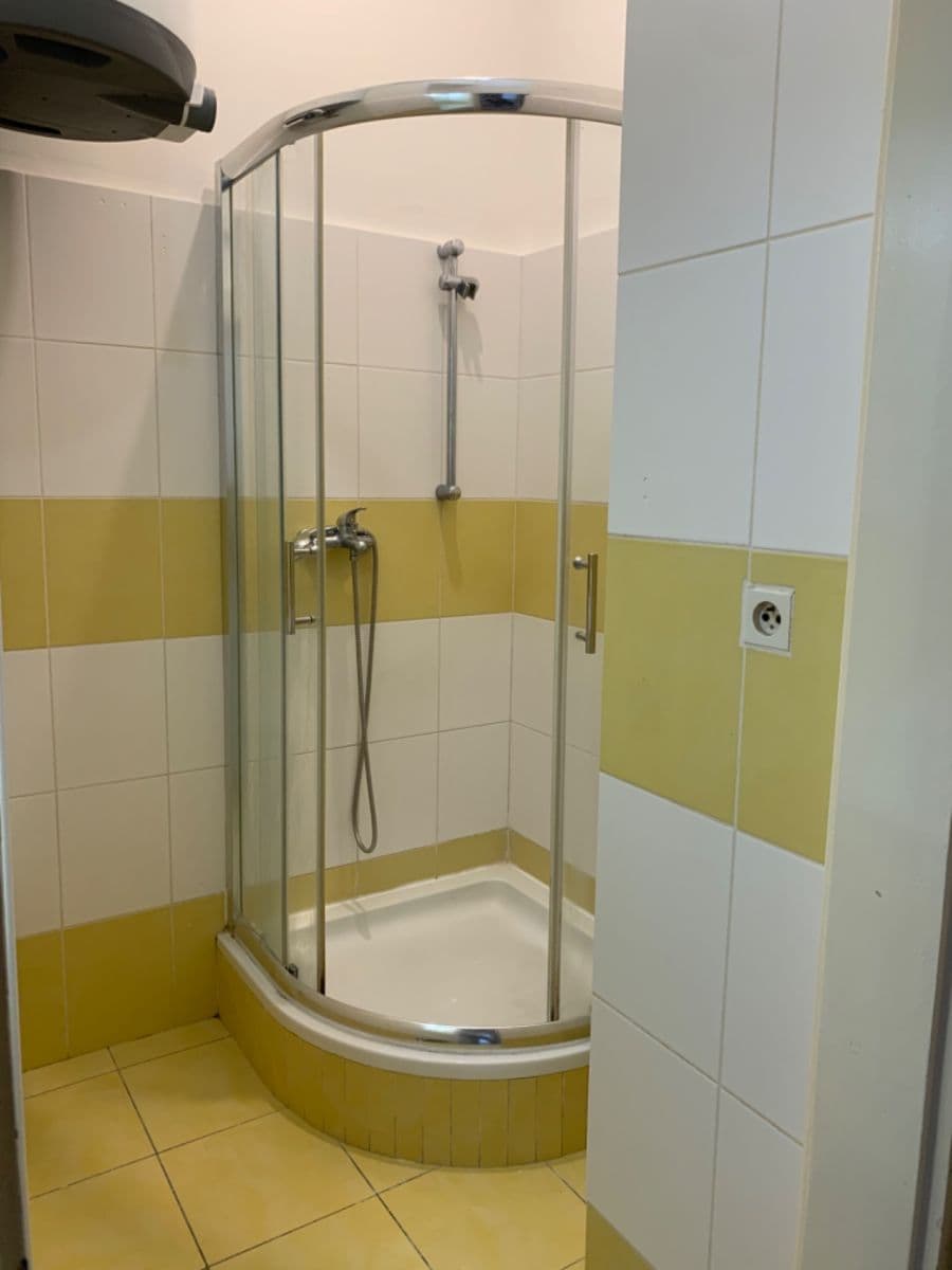 Prenájom bytu 2-izbový 54 m², 28. pluku, Praha, Praha Prenájom bytu 2-izbový 54 m², 28. pluku, Praha, Praha