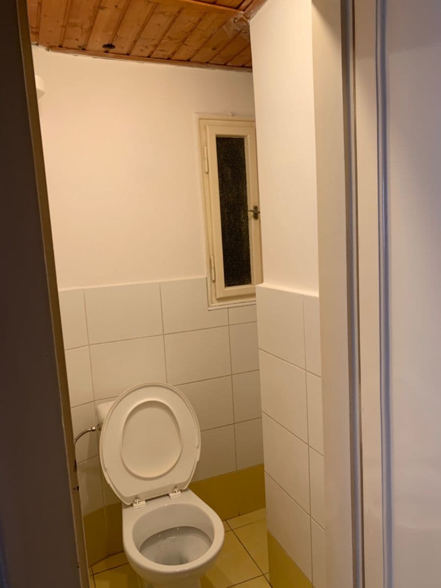Prenájom bytu 2-izbový 54 m², 28. pluku, Praha, Praha Prenájom bytu 2-izbový 54 m², 28. pluku, Praha, Praha