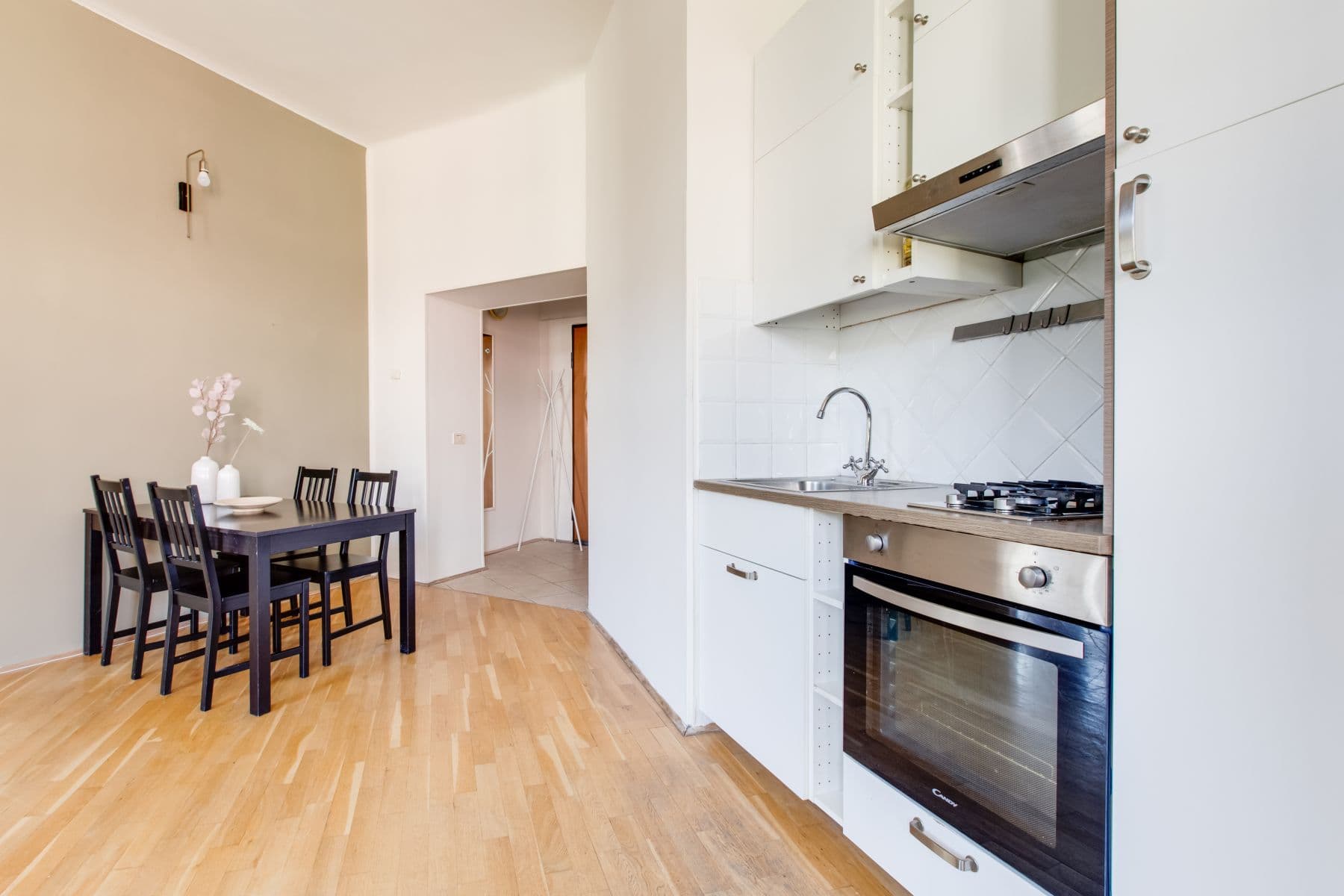 Prenájom bytu 55 m², Kubova, Praha, Praha Prenájom bytu 55 m², Kubova, Praha, Praha