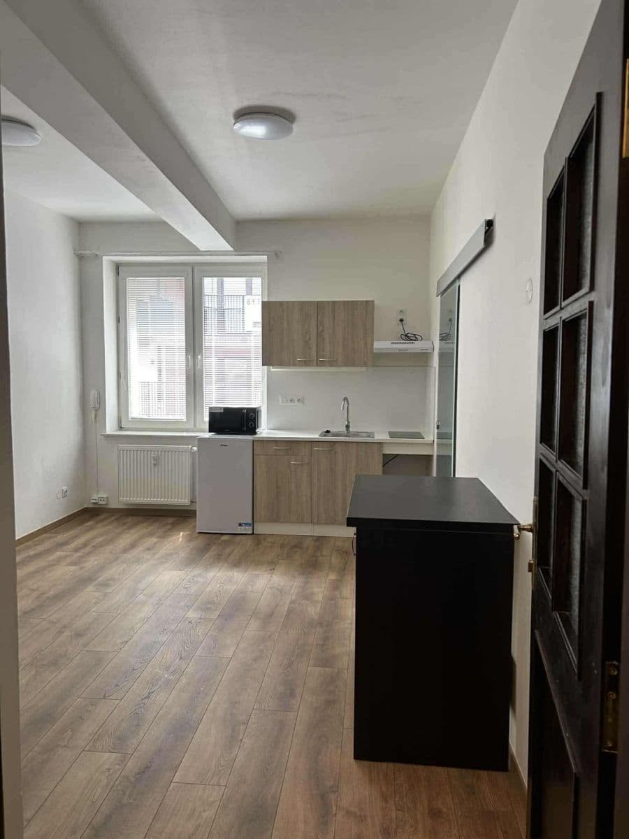 Prenájom bytu 1-izbový 27 m², Suchdolské náměstí, Praha, Praha Prenájom bytu 1-izbový 27 m², Suchdolské náměstí, Praha, Praha
