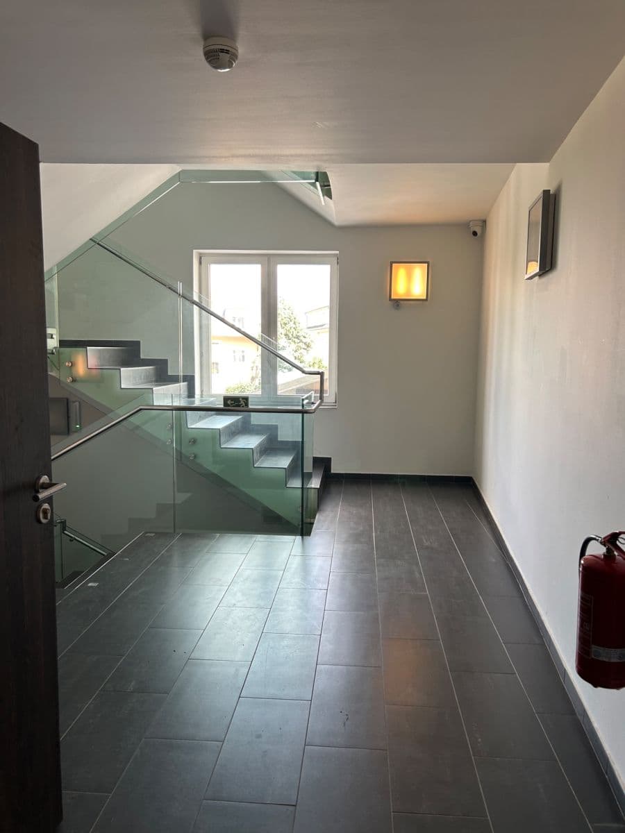 Prenájom bytu 1-izbový 27 m², Suchdolské náměstí, Praha, Praha Prenájom bytu 1-izbový 27 m², Suchdolské náměstí, Praha, Praha