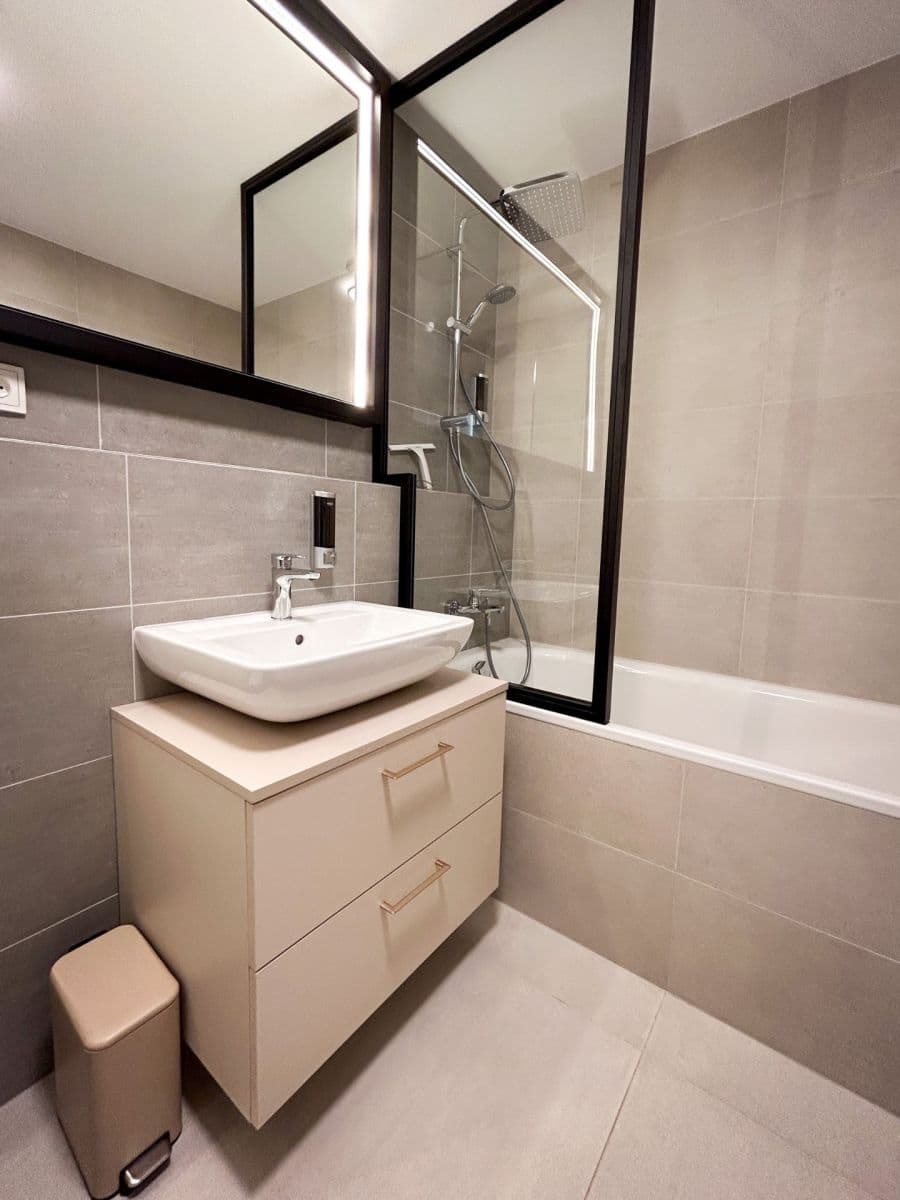 Prenájom bytu 1-izbový 32 m², Olgy Havlové, Praha, Praha Prenájom bytu 1-izbový 32 m², Olgy Havlové, Praha, Praha