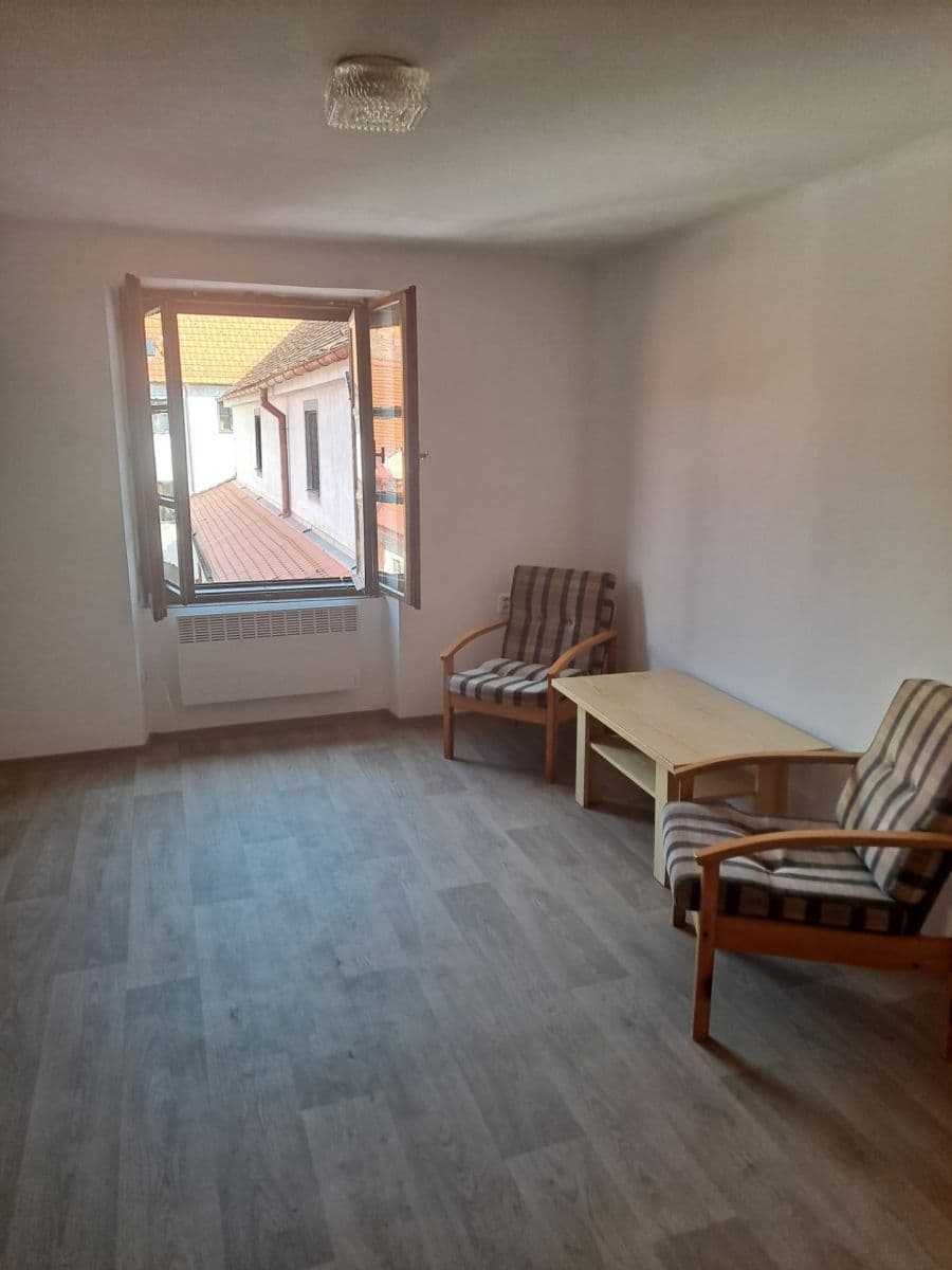 Prenájom bytu 1-izbový 30 m², Husova, Třeboň, Jihočeský kraj Prenájom bytu 1-izbový 30 m², Husova, Třeboň, Jihočeský kraj