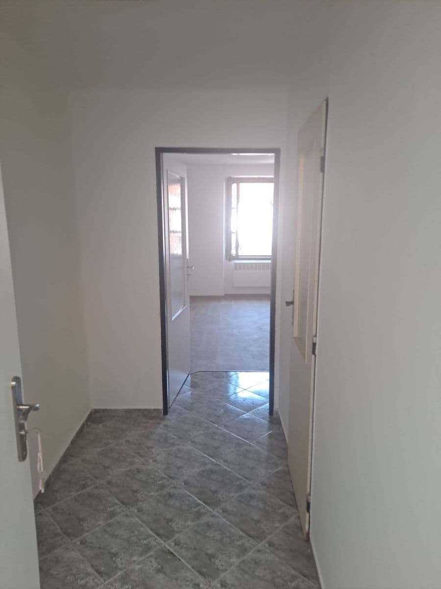 Prenájom bytu 1-izbový 30 m², Husova, Třeboň, Jihočeský kraj Prenájom bytu 1-izbový 30 m², Husova, Třeboň, Jihočeský kraj