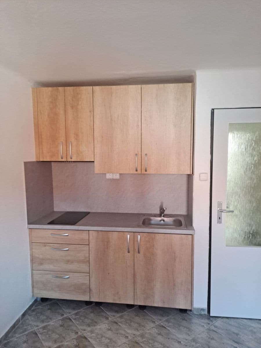 Prenájom bytu 1-izbový 30 m², Husova, Třeboň, Jihočeský kraj Prenájom bytu 1-izbový 30 m², Husova, Třeboň, Jihočeský kraj