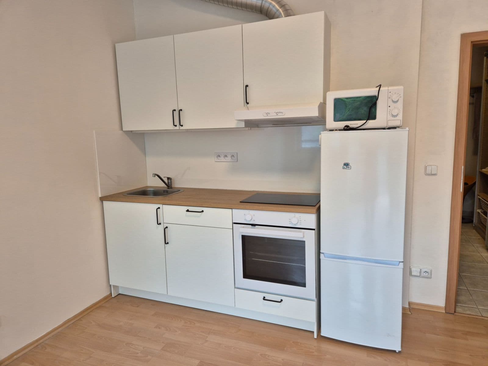 Prenájom bytu 1-izbový 33 m², Kudrnova, Praha, Praha Prenájom bytu 1-izbový 33 m², Kudrnova, Praha, Praha
