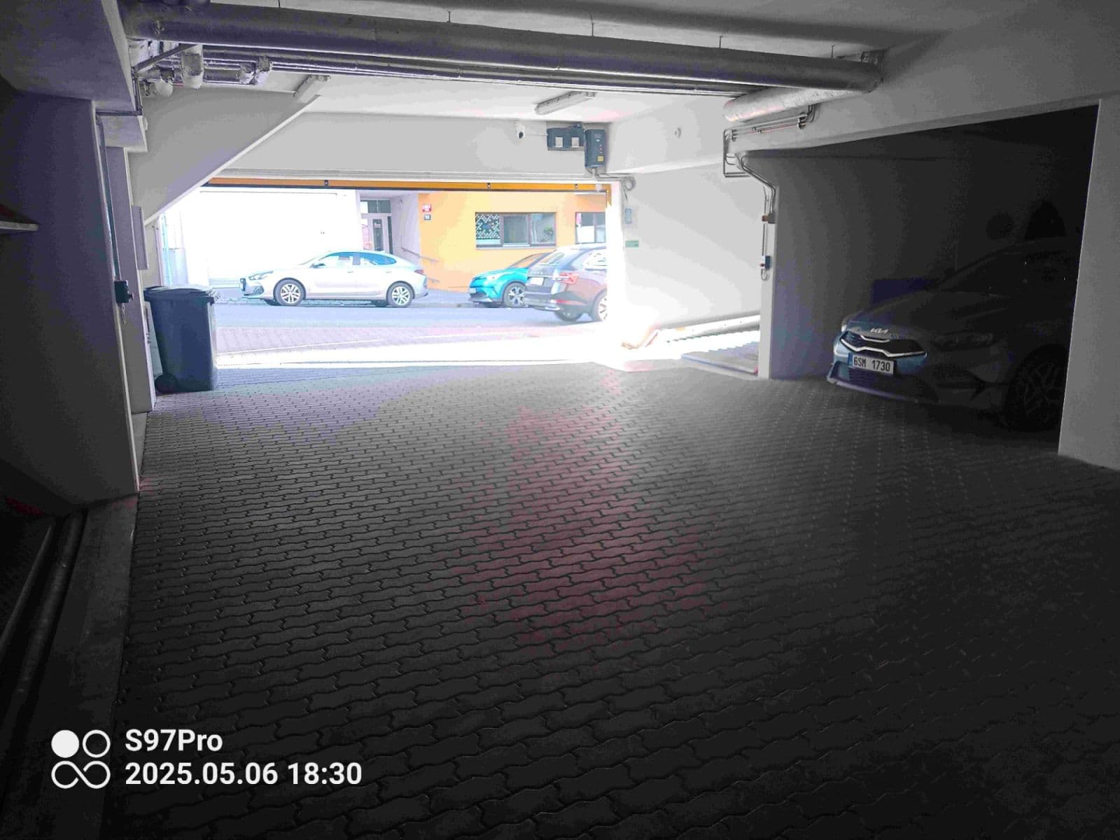 Prenájom garáže 10 m², Musílkova, Praha, Praha Prenájom garáže 10 m², Musílkova, Praha, Praha