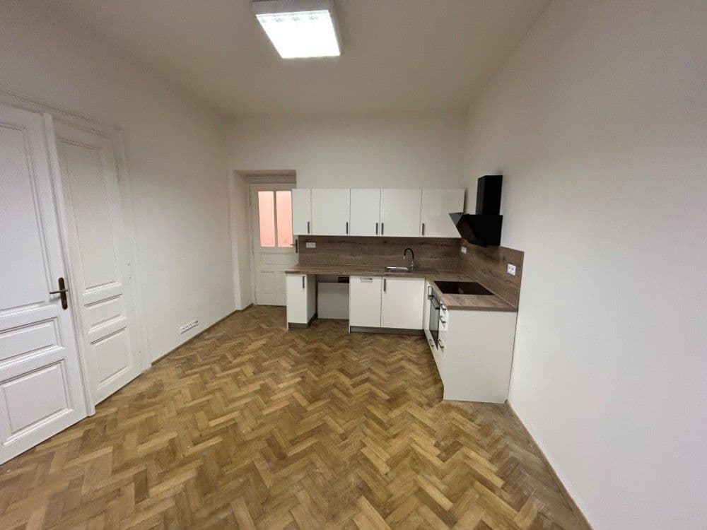 Prenájom bytu 2-izbový 45 m², Vinohradská, Praha, Praha Prenájom bytu 2-izbový 45 m², Vinohradská, Praha, Praha