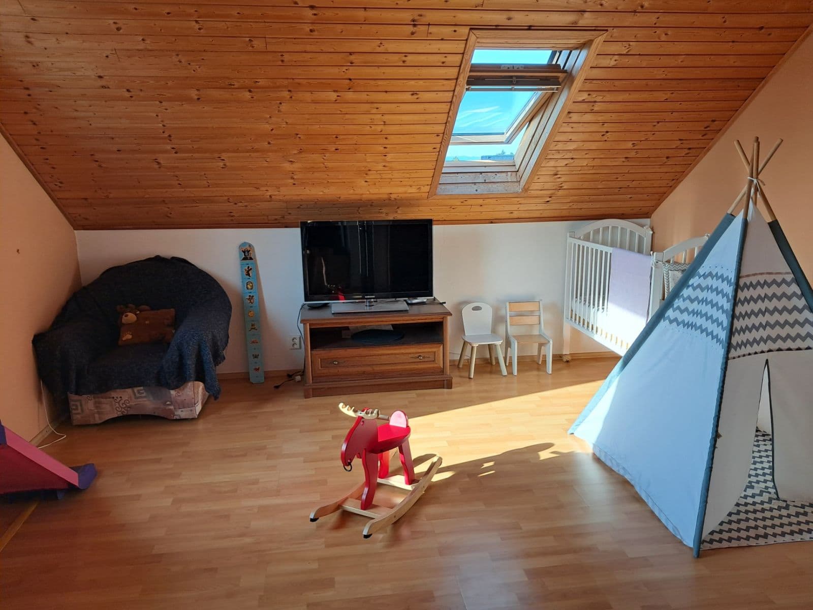 Prenájom domu 165 m², pozemek 341 m², Višňová, Nový Bor, Liberecký kraj Prenájom domu 165 m², pozemek 341 m², Višňová, Nový Bor, Liberecký kraj