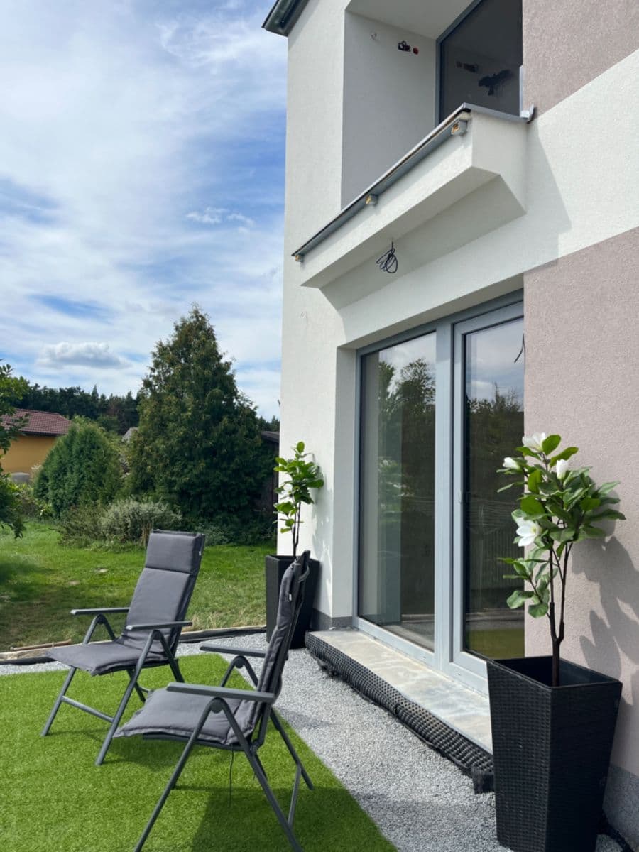 Prenájom bytu 3-izbový 115 m², Alojzov, Olomoucký kraj Prenájom bytu 3-izbový 115 m², Alojzov, Olomoucký kraj