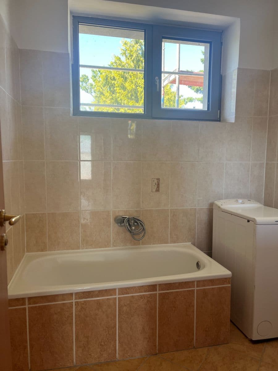 Prenájom bytu 3-izbový 115 m², Alojzov, Olomoucký kraj Prenájom bytu 3-izbový 115 m², Alojzov, Olomoucký kraj