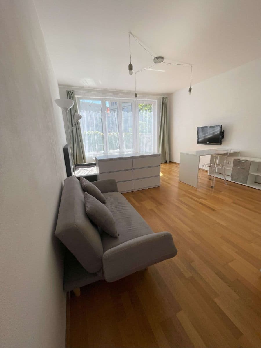 Prenájom bytu 1-izbový 34 m², Počernická, Praha, Praha Prenájom bytu 1-izbový 34 m², Počernická, Praha, Praha