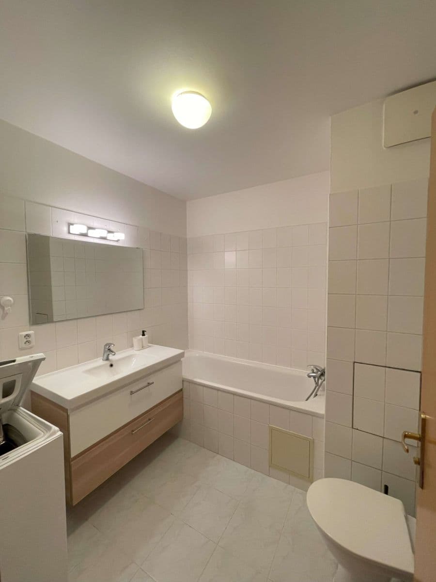 Prenájom bytu 1-izbový 34 m², Počernická, Praha, Praha Prenájom bytu 1-izbový 34 m², Počernická, Praha, Praha