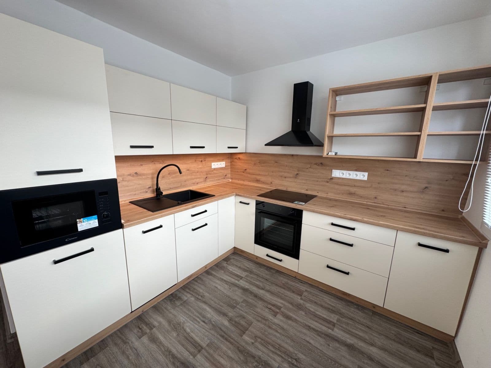 Prenájom bytu 2-izbový 41 m², Nová Pražská, Benešov, Středočeský kraj Prenájom bytu 2-izbový 41 m², Nová Pražská, Benešov, Středočeský kraj