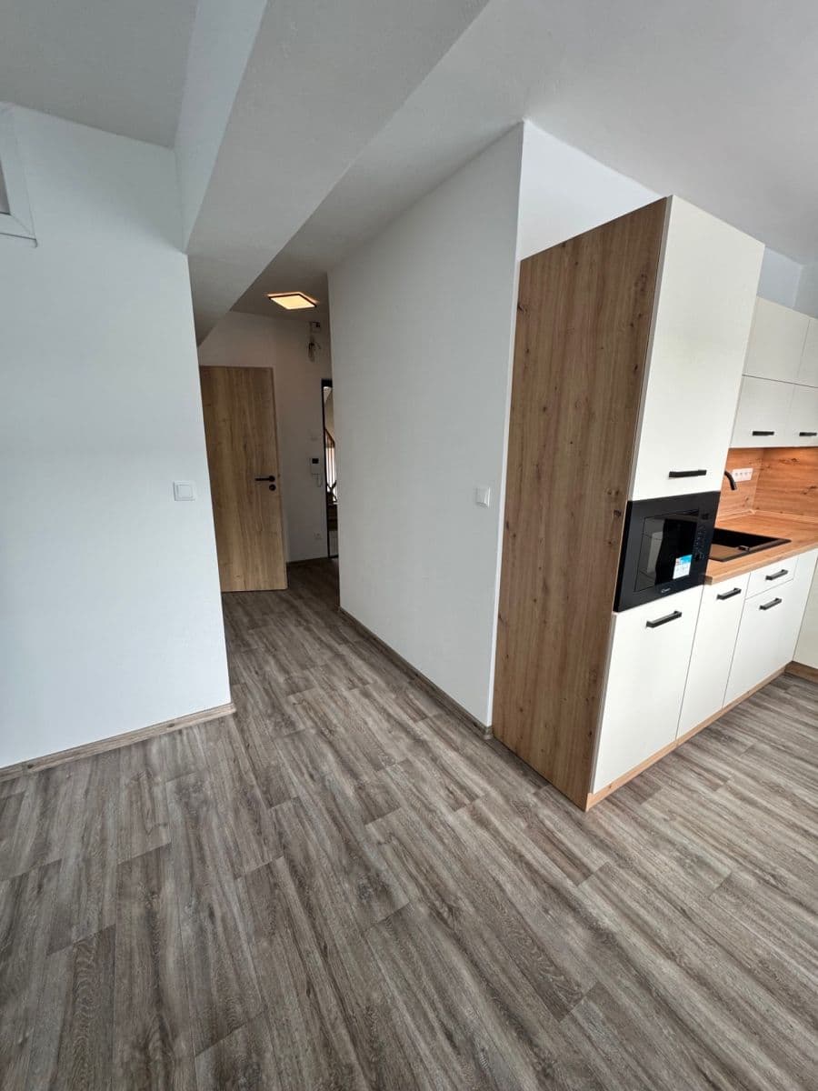 Prenájom bytu 2-izbový 41 m², Nová Pražská, Benešov, Středočeský kraj Prenájom bytu 2-izbový 41 m², Nová Pražská, Benešov, Středočeský kraj