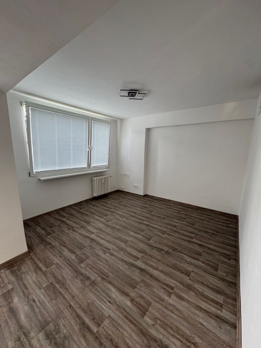 Prenájom bytu 2-izbový 41 m², Nová Pražská, Benešov, Středočeský kraj Prenájom bytu 2-izbový 41 m², Nová Pražská, Benešov, Středočeský kraj