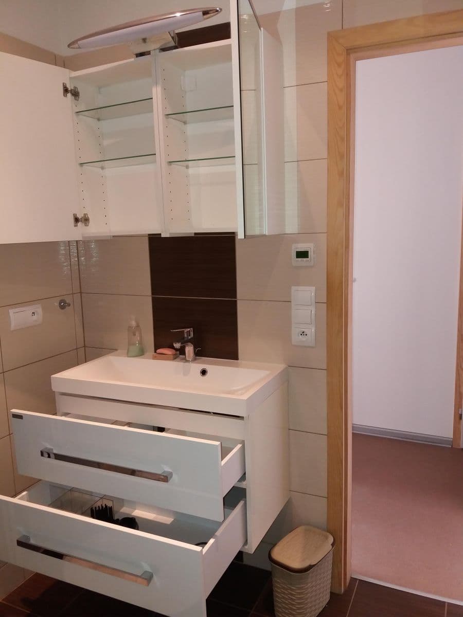 Prenájom bytu 3-izbový 80 m², Seifertova, Praha, Praha Prenájom bytu 3-izbový 80 m², Seifertova, Praha, Praha