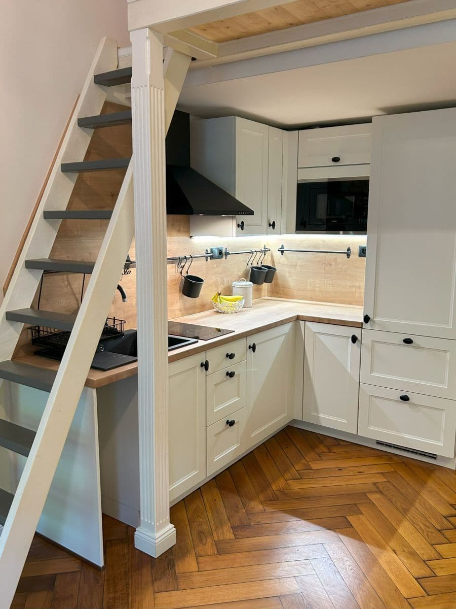 Prenájom bytu 1-izbový 35 m², Pernerova, Praha, Praha Prenájom bytu 1-izbový 35 m², Pernerova, Praha, Praha