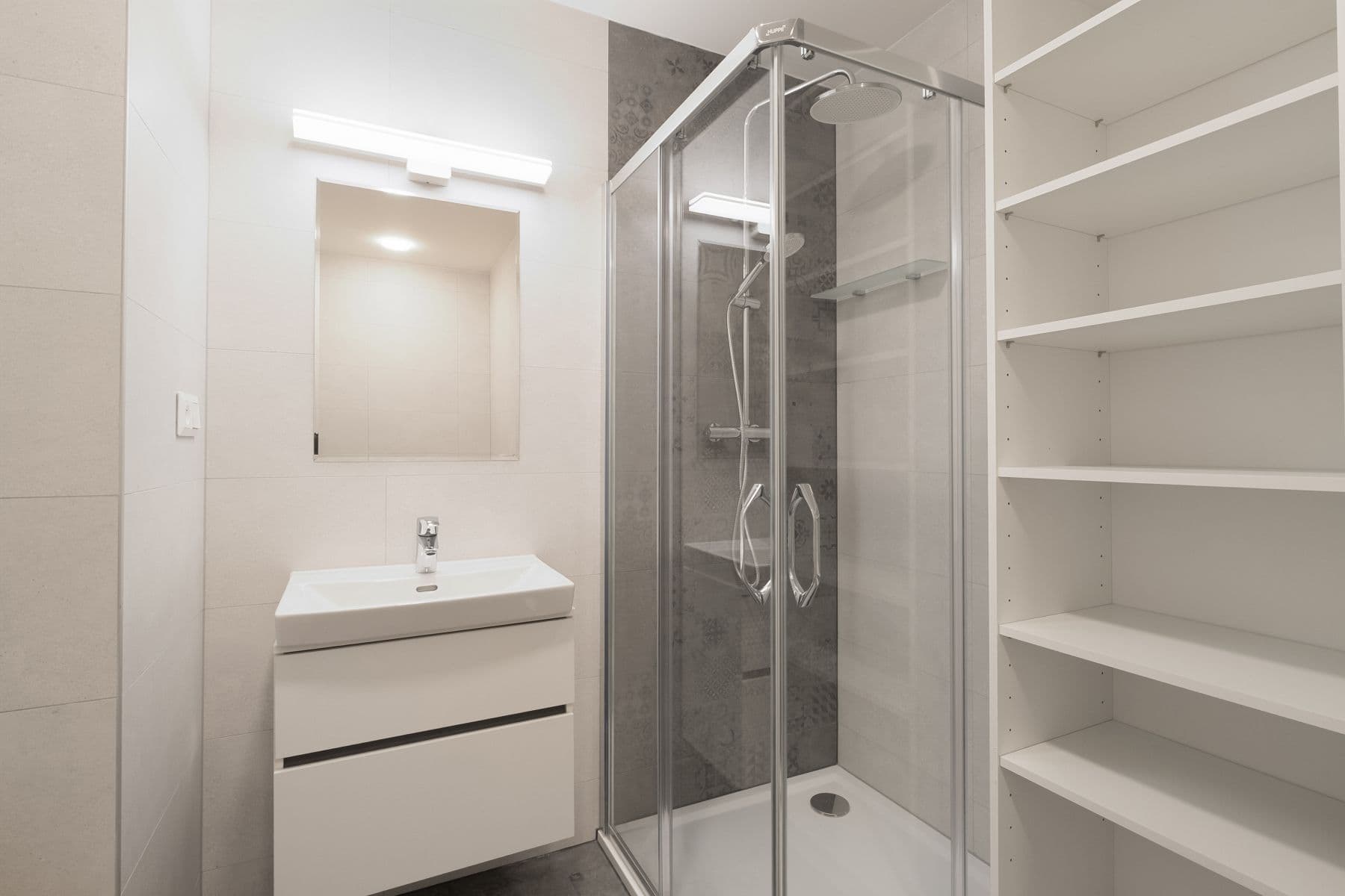 Prenájom bytu 45 m², Veletržní, Praha, Praha Prenájom bytu 45 m², Veletržní, Praha, Praha