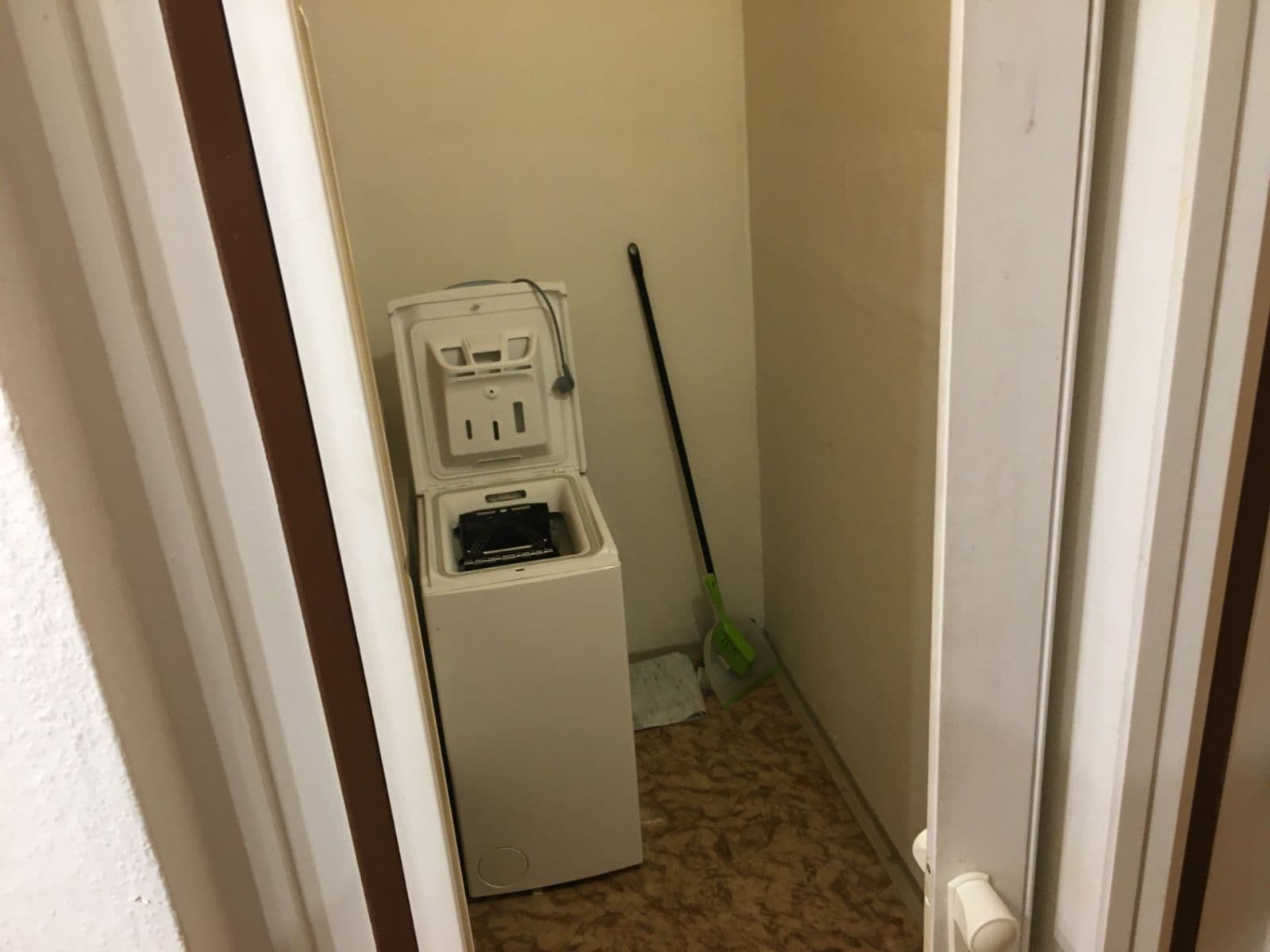 Prenájom bytu 1-izbový 30 m², Jana Masaryka, Hradec Králové, Královéhradecký kraj Prenájom bytu 1-izbový 30 m², Jana Masaryka, Hradec Králové, Královéhradecký kraj