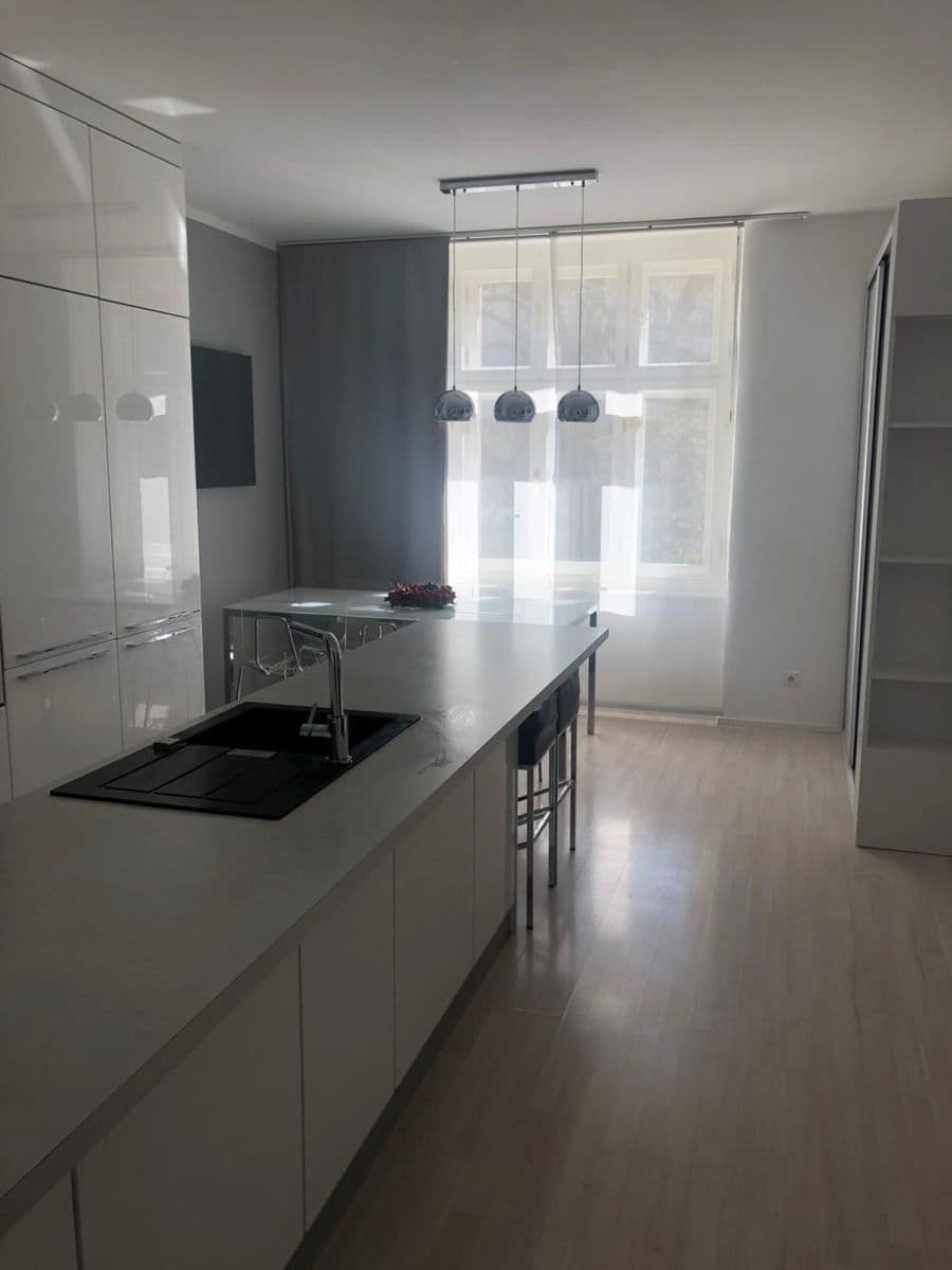 Prenájom bytu 3-izbový 106 m², třída Karla IV., Hradec Králové, Královéhradecký kraj Prenájom bytu 3-izbový 106 m², třída Karla IV., Hradec Králové, Královéhradecký kraj
