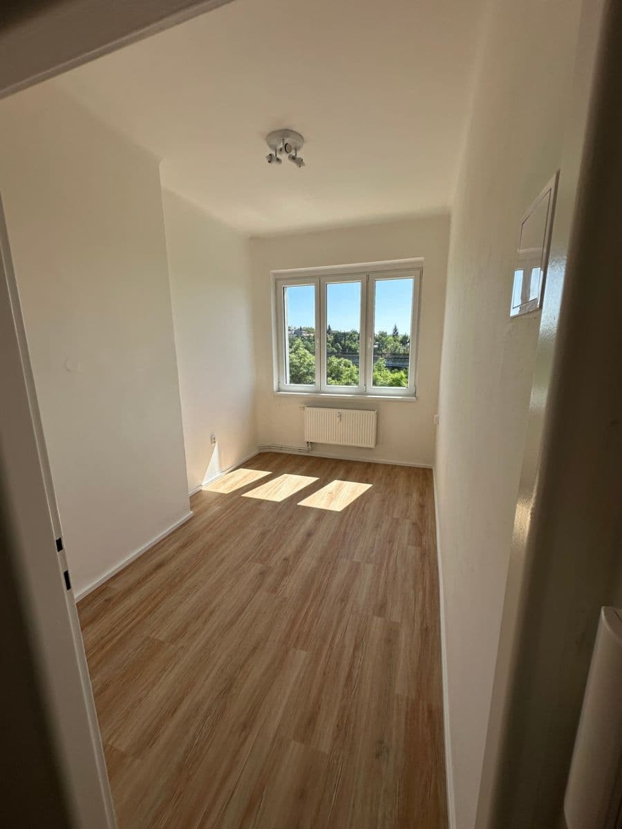 Prenájom bytu 3-izbový 83 m², Pod Labuťkou, Praha, Praha Prenájom bytu 3-izbový 83 m², Pod Labuťkou, Praha, Praha