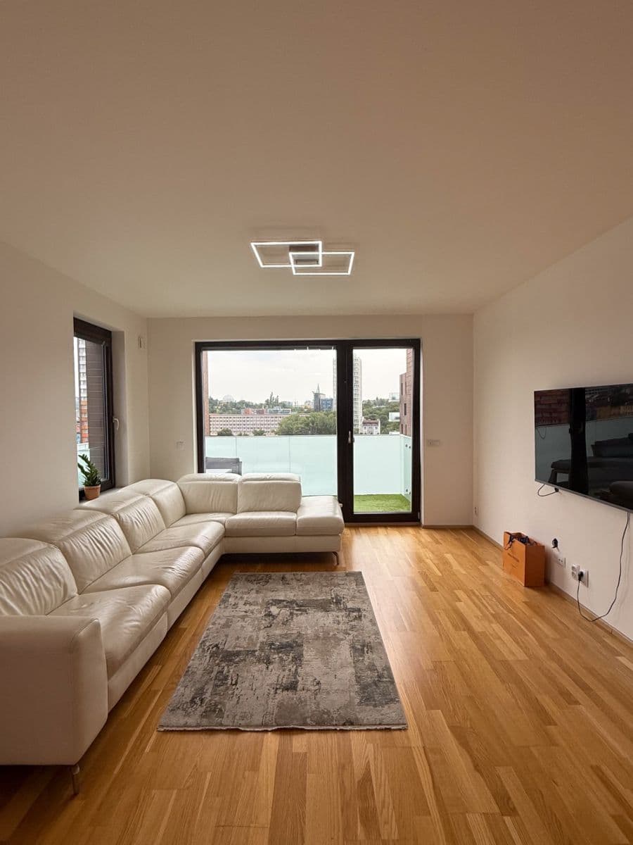Prenájom bytu 3-izbový 85 m², Nekvasilova, Praha, Praha Prenájom bytu 3-izbový 85 m², Nekvasilova, Praha, Praha