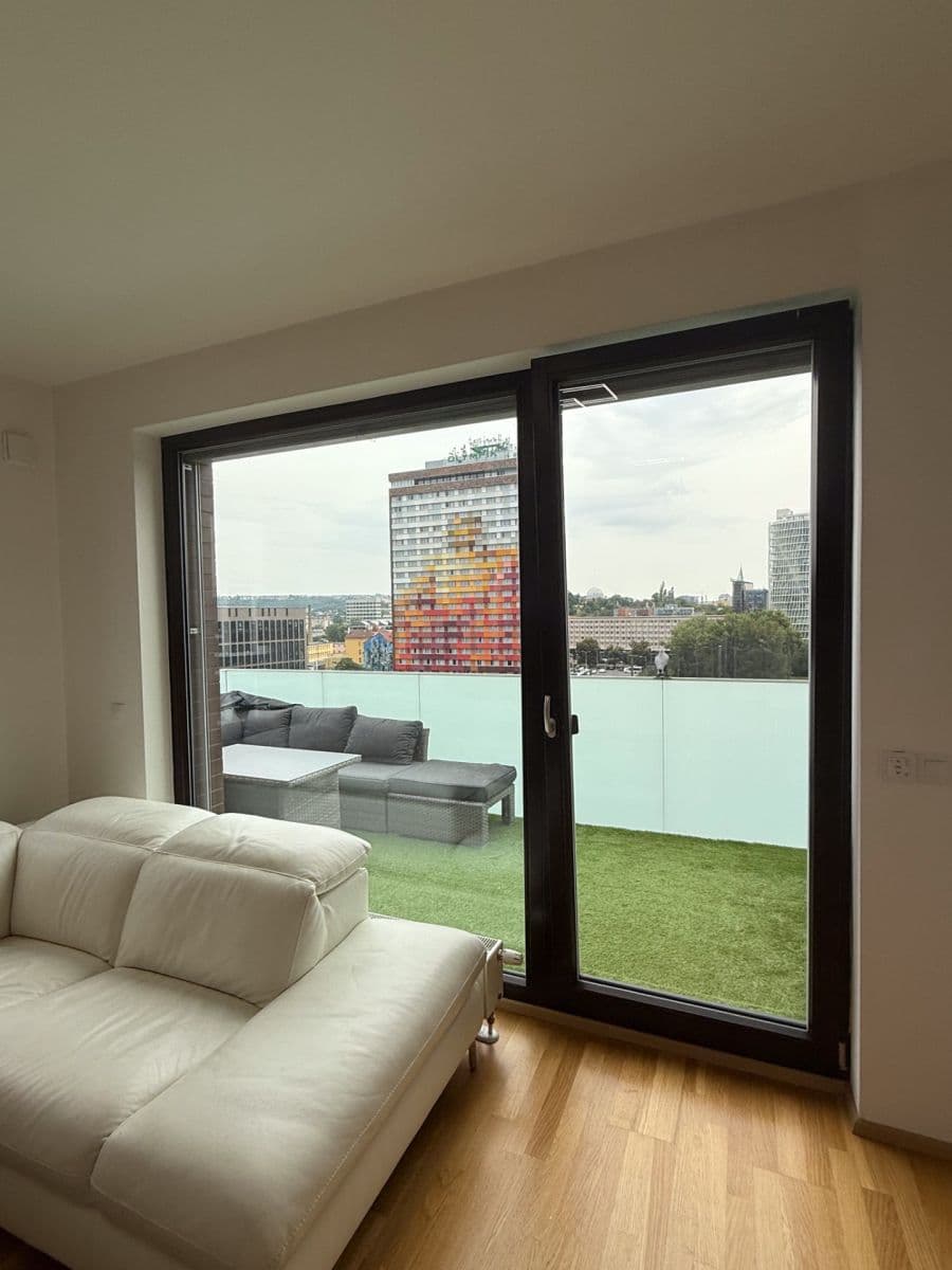 Prenájom bytu 3-izbový 85 m², Nekvasilova, Praha, Praha Prenájom bytu 3-izbový 85 m², Nekvasilova, Praha, Praha