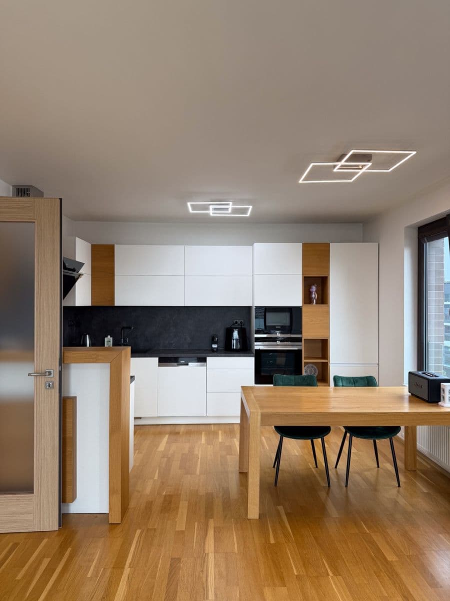 Prenájom bytu 3-izbový 85 m², Nekvasilova, Praha, Praha Prenájom bytu 3-izbový 85 m², Nekvasilova, Praha, Praha