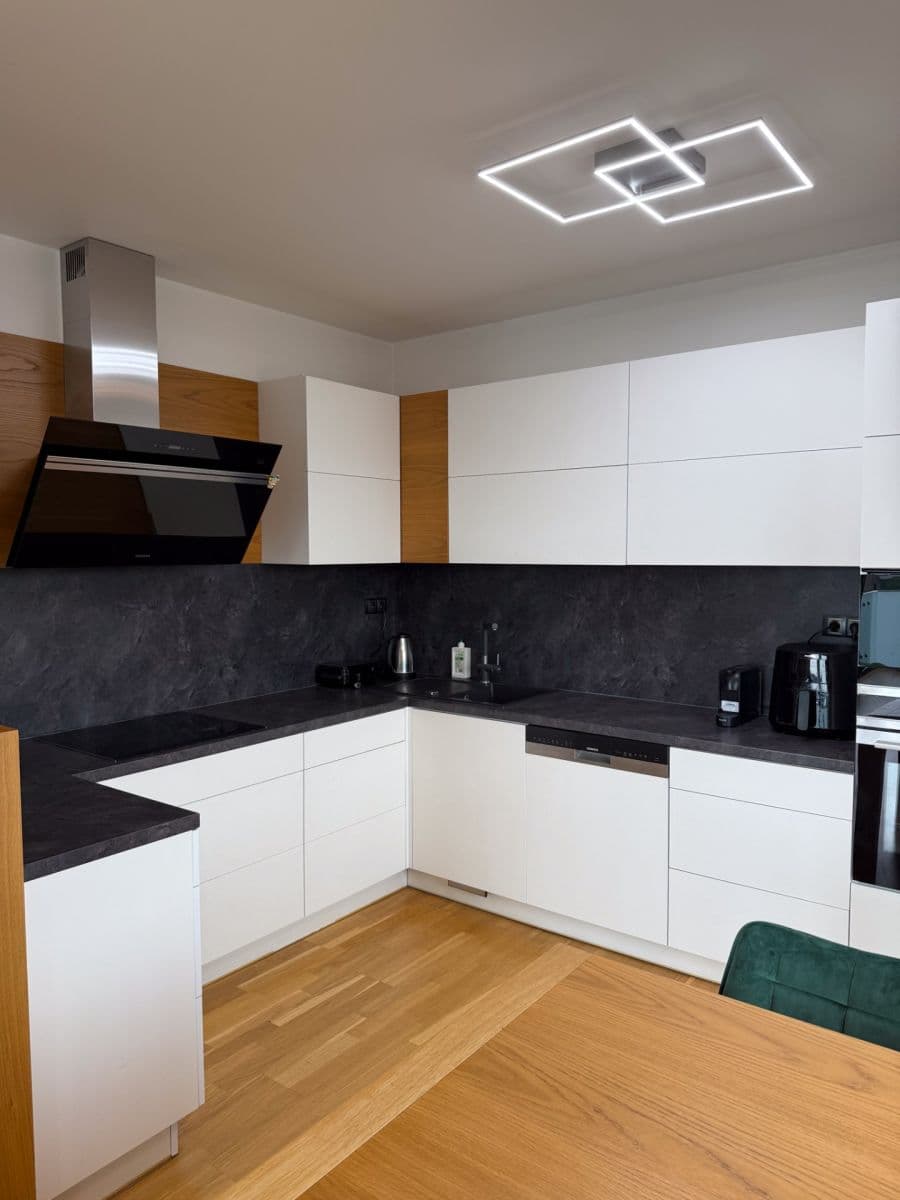 Prenájom bytu 3-izbový 85 m², Nekvasilova, Praha, Praha Prenájom bytu 3-izbový 85 m², Nekvasilova, Praha, Praha