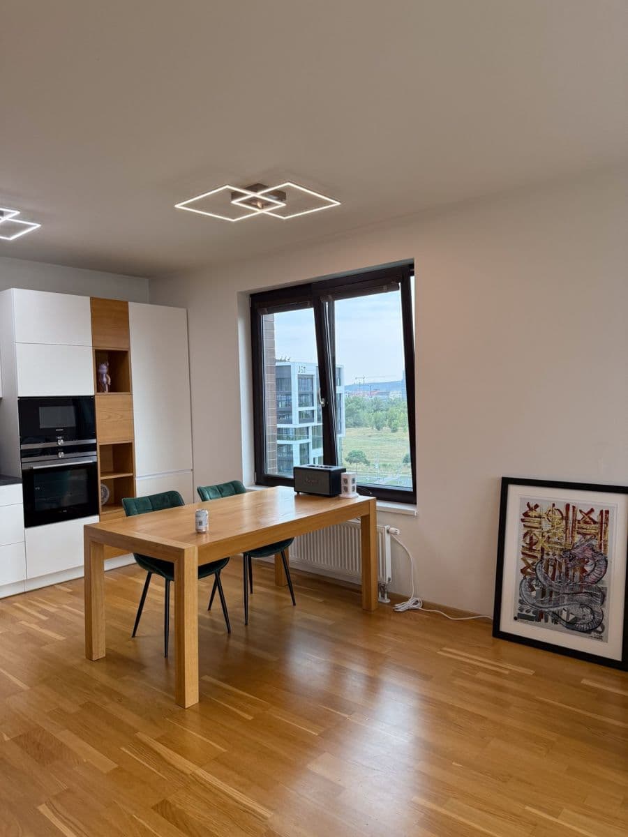 Prenájom bytu 3-izbový 85 m², Nekvasilova, Praha, Praha Prenájom bytu 3-izbový 85 m², Nekvasilova, Praha, Praha