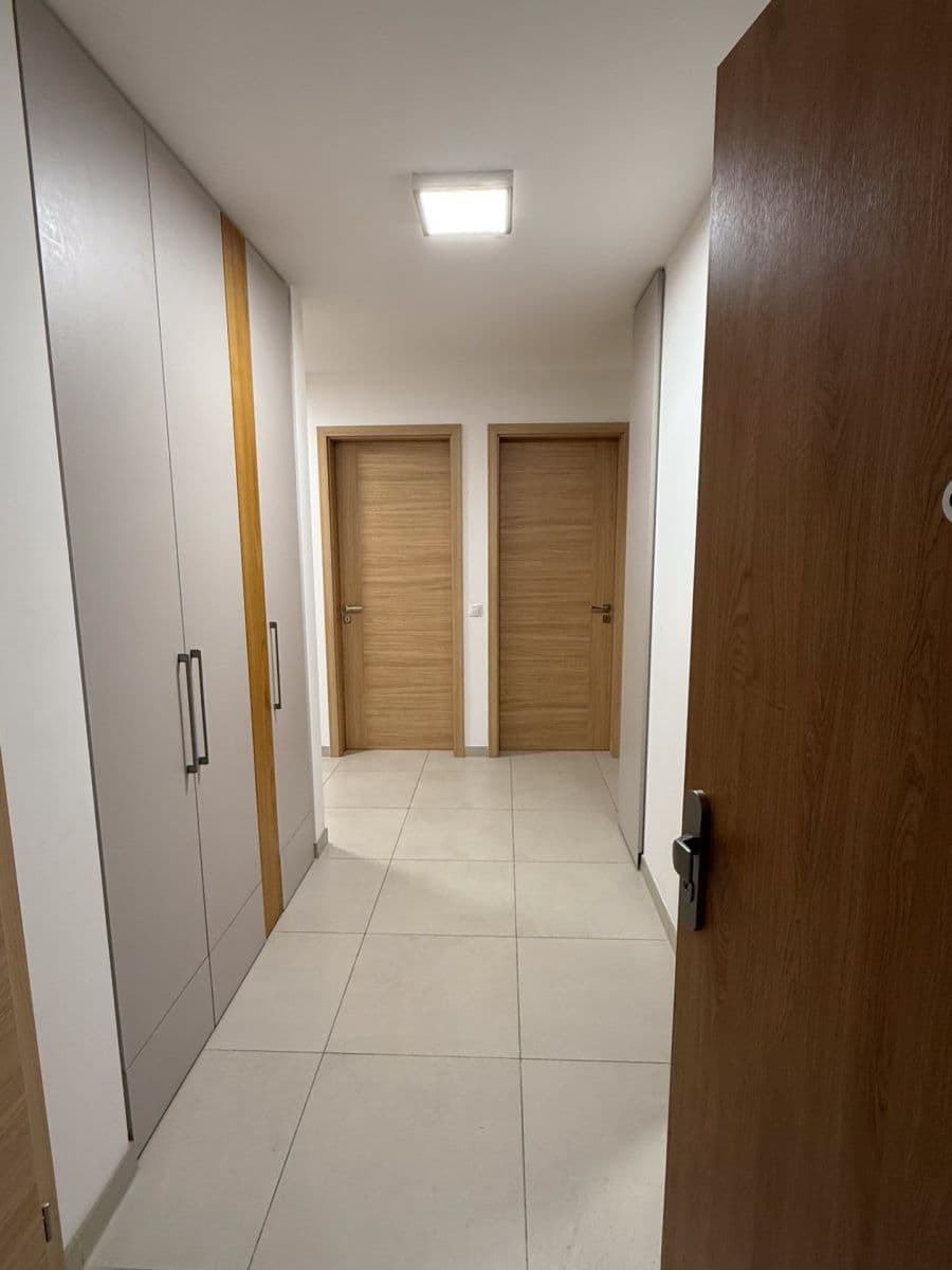 Prenájom bytu 3-izbový 85 m², Nekvasilova, Praha, Praha Prenájom bytu 3-izbový 85 m², Nekvasilova, Praha, Praha