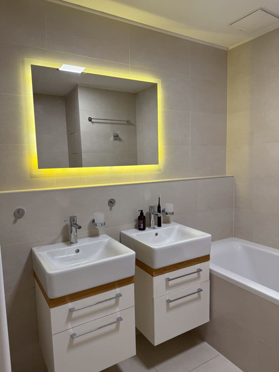 Prenájom bytu 3-izbový 85 m², Nekvasilova, Praha, Praha Prenájom bytu 3-izbový 85 m², Nekvasilova, Praha, Praha