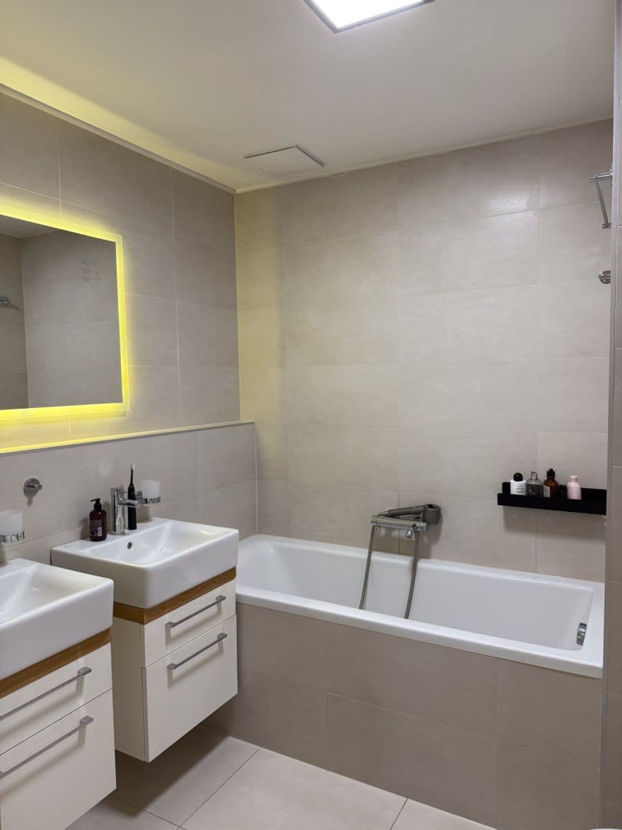 Prenájom bytu 3-izbový 85 m², Nekvasilova, Praha, Praha Prenájom bytu 3-izbový 85 m², Nekvasilova, Praha, Praha