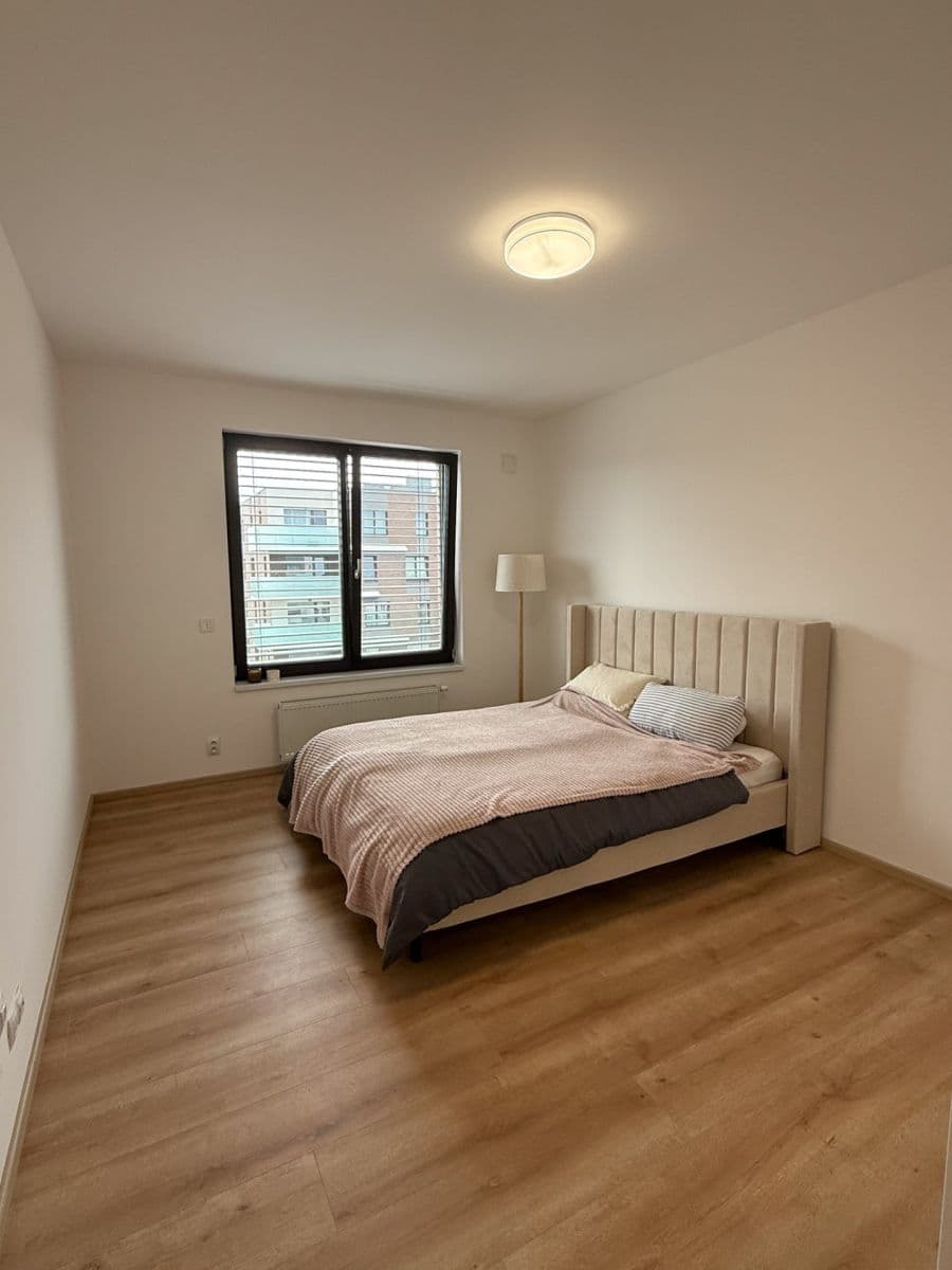 Prenájom bytu 3-izbový 85 m², Nekvasilova, Praha, Praha Prenájom bytu 3-izbový 85 m², Nekvasilova, Praha, Praha