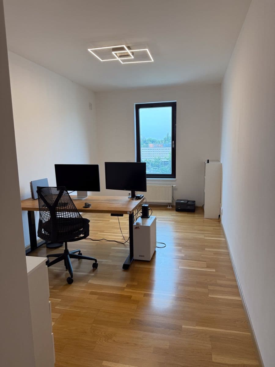 Prenájom bytu 3-izbový 85 m², Nekvasilova, Praha, Praha Prenájom bytu 3-izbový 85 m², Nekvasilova, Praha, Praha