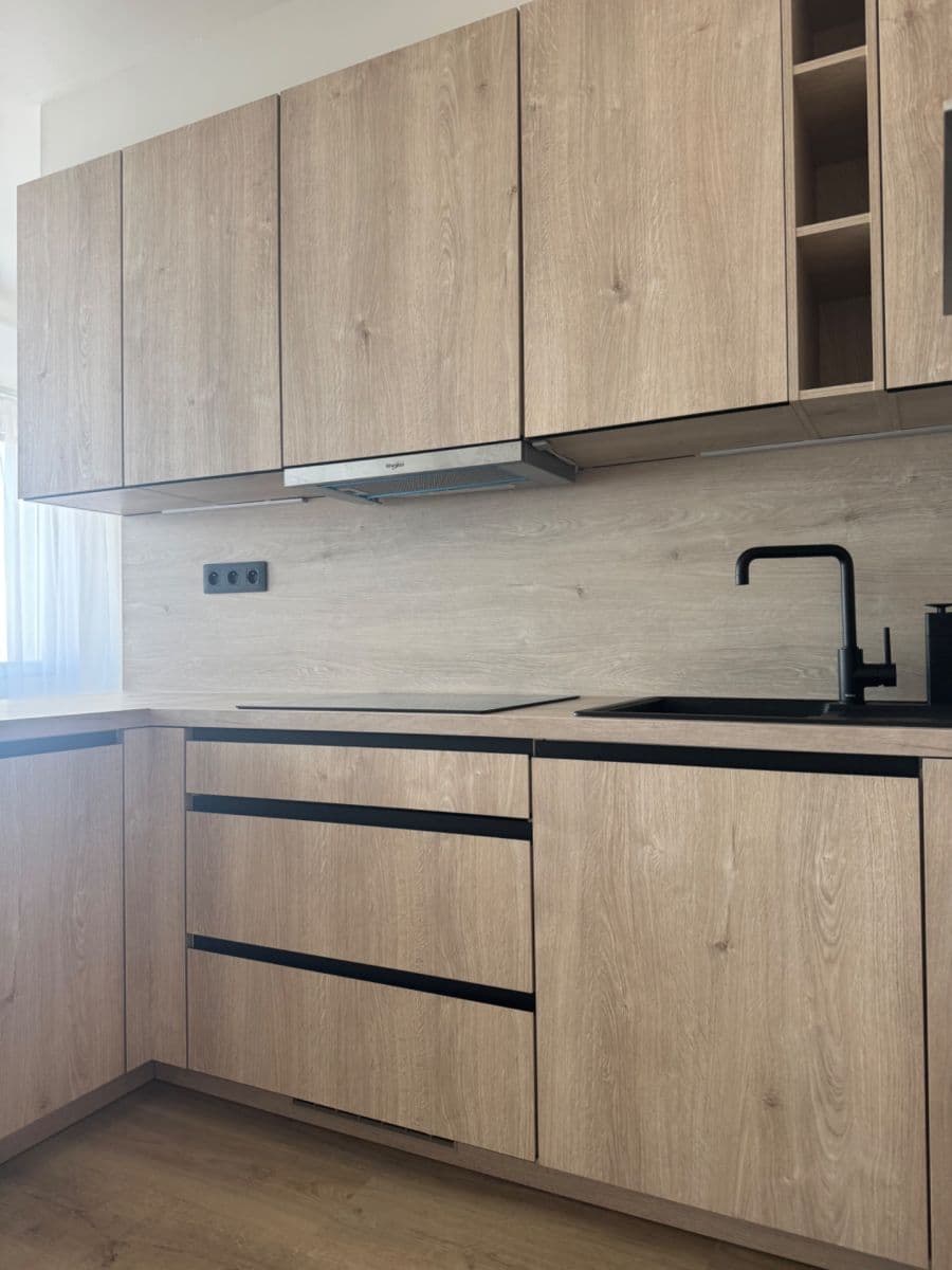 Predaj bytu 3-izbový 71 m², Evropská, Praha, Praha Predaj bytu 3-izbový 71 m², Evropská, Praha, Praha