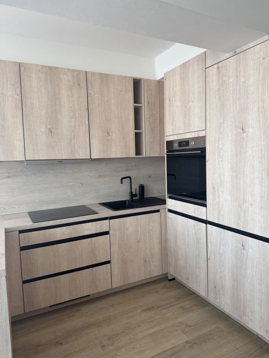 Predaj bytu 3-izbový 71 m², Evropská, Praha, Praha Predaj bytu 3-izbový 71 m², Evropská, Praha, Praha